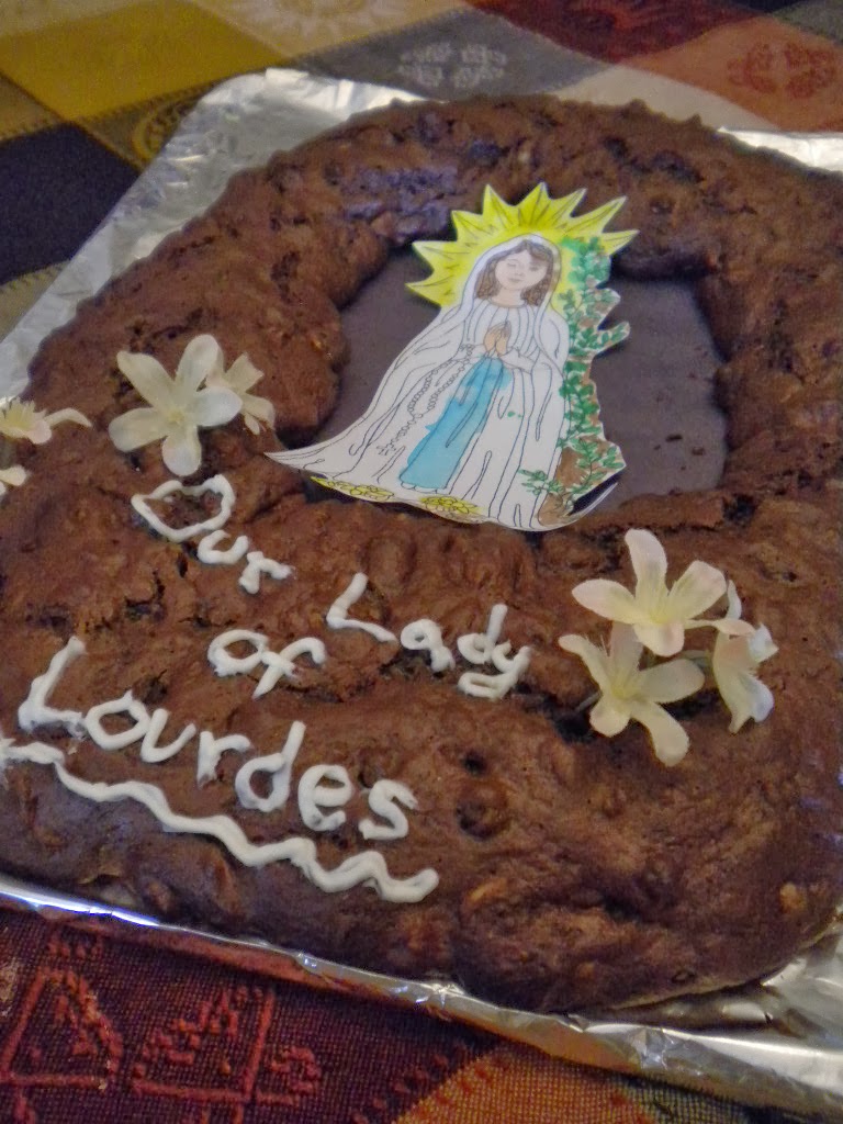 Gruta para Nuestra Señora de Lourdes Idea de Familia Católica