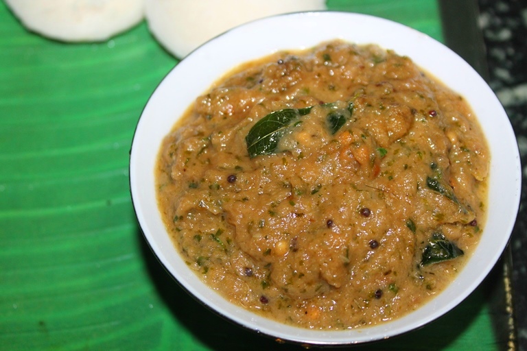 Onion and Coriander Chutney Recipe Vengaya Kothamalli Chutney Recipe Yummy Tummy