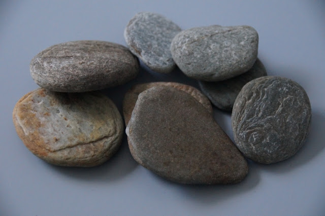 capturing holiday memories, diy story stones