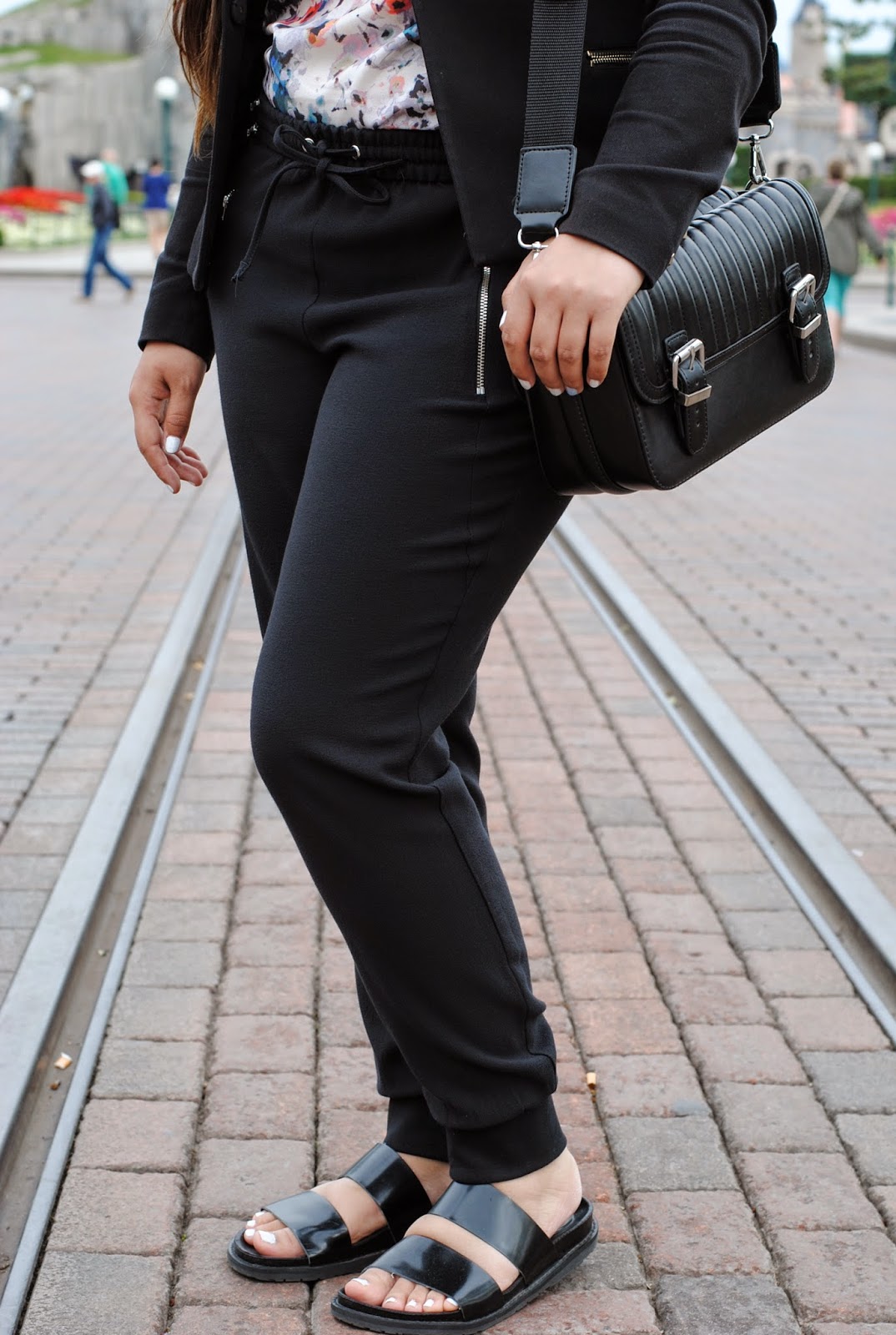 I AM A FASHIONEER DISNEY DAY 1 OUTFIT.