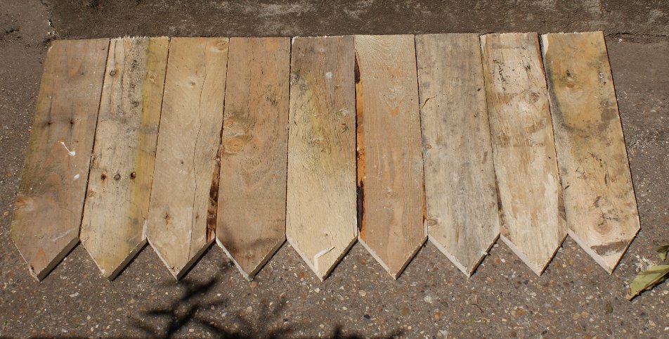 The Shed And Beyond: Garden edging made from pallets