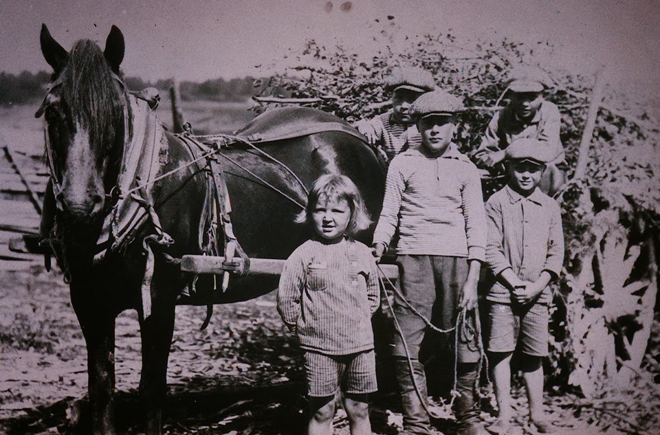 Kuvahaun tulos haulle vanhaan aikaan lapset