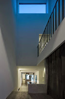 Shiga Narrow Urban Promenade House Design With Concrete Walls And Upper Bridge Shiga Narrow Urban Promenade House Design With Concrete Walls And Upper Bridge