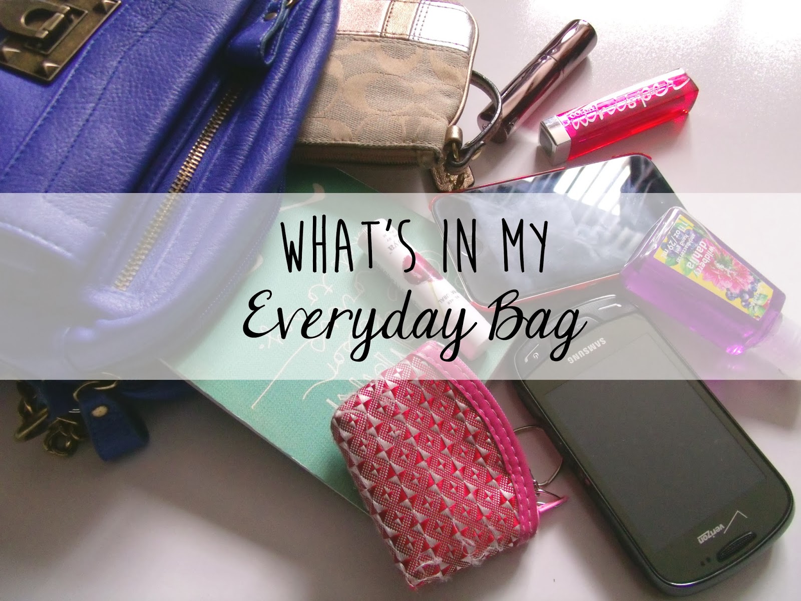 Sincerely, Sara Style & Books What's In My Everyday Bag