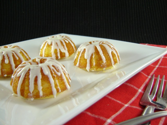 Mini Bundt Cake Recipes {With Cake Mix} - CakeWhiz