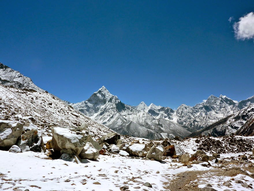 On the way back in the snow - My 25 Photos Of The Everest Base Camp Trek On the way back in the snow - My 25 Photos Of The Everest Base Camp Trek