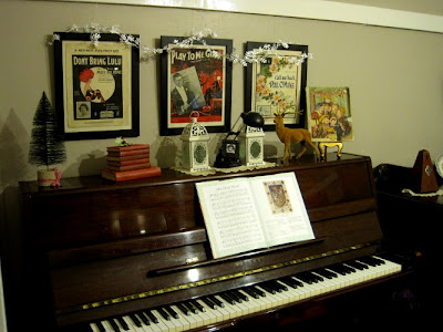 A Woman of Notes: Christmas at the Piano