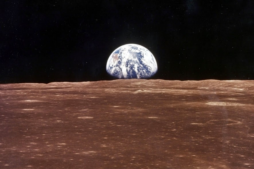 Imagem do planeta Terra vista da superfície da Lua.