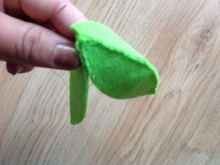 DIY play food: a bowl of apples DIY play food: a bowl of apples