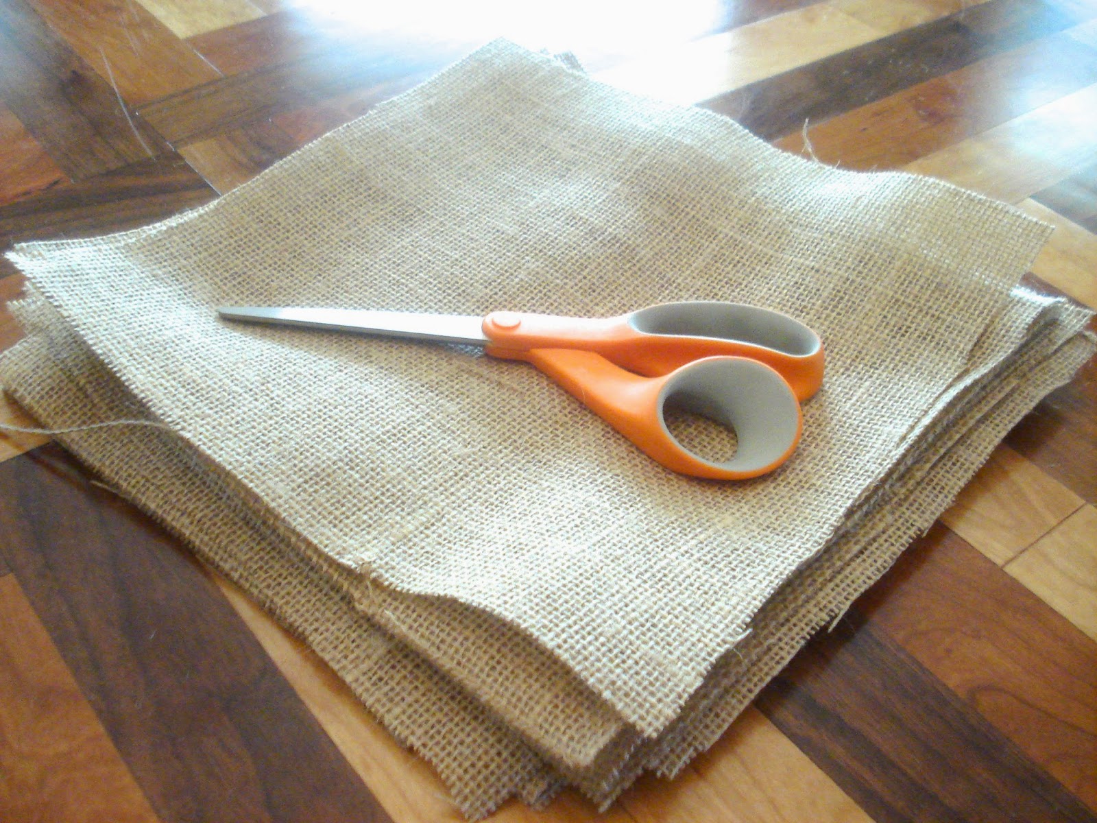 A & L Burlap + Mason Jars {DIY}