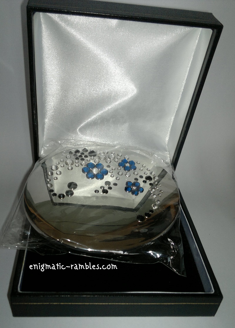 Mont Bleu Compact Pocket Swarovski Elements Mirror Mont-Bleu-Compact-Pocket-Swarovski-Elements-Mirror-Review
