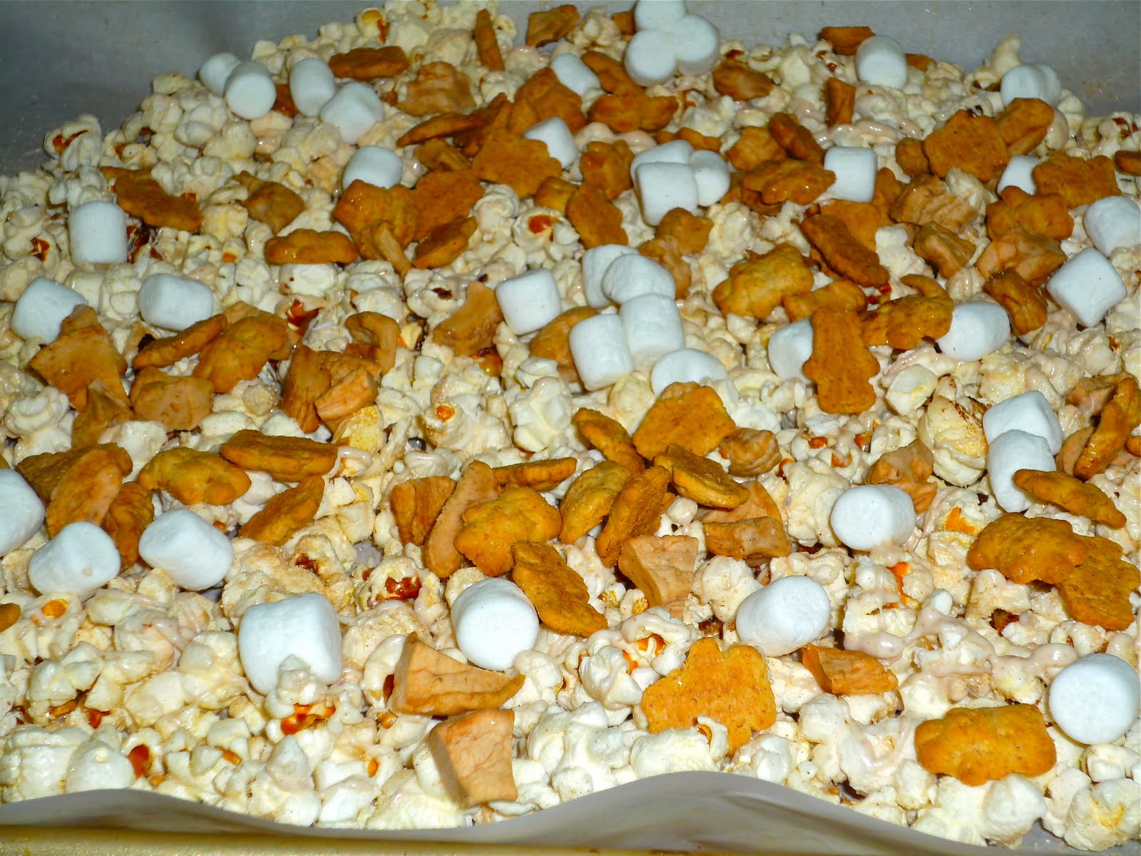 The Weekend Gourmet Popcorn Snack Mix, Round 2 Apple Pie Delight