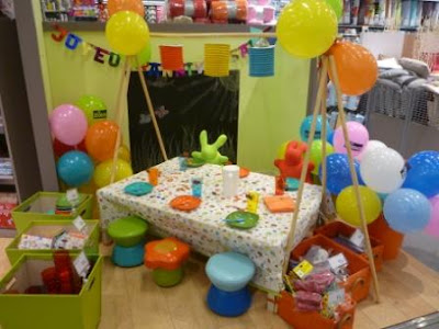 Decoracion de fiesta infantil con globos y girnaldas
