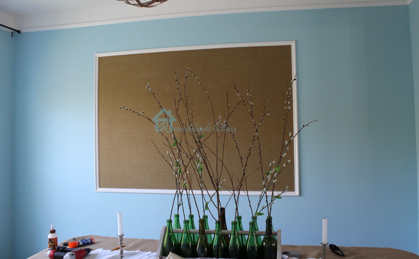Shallow Open Shelves in Dining Room Remodelando la Casa