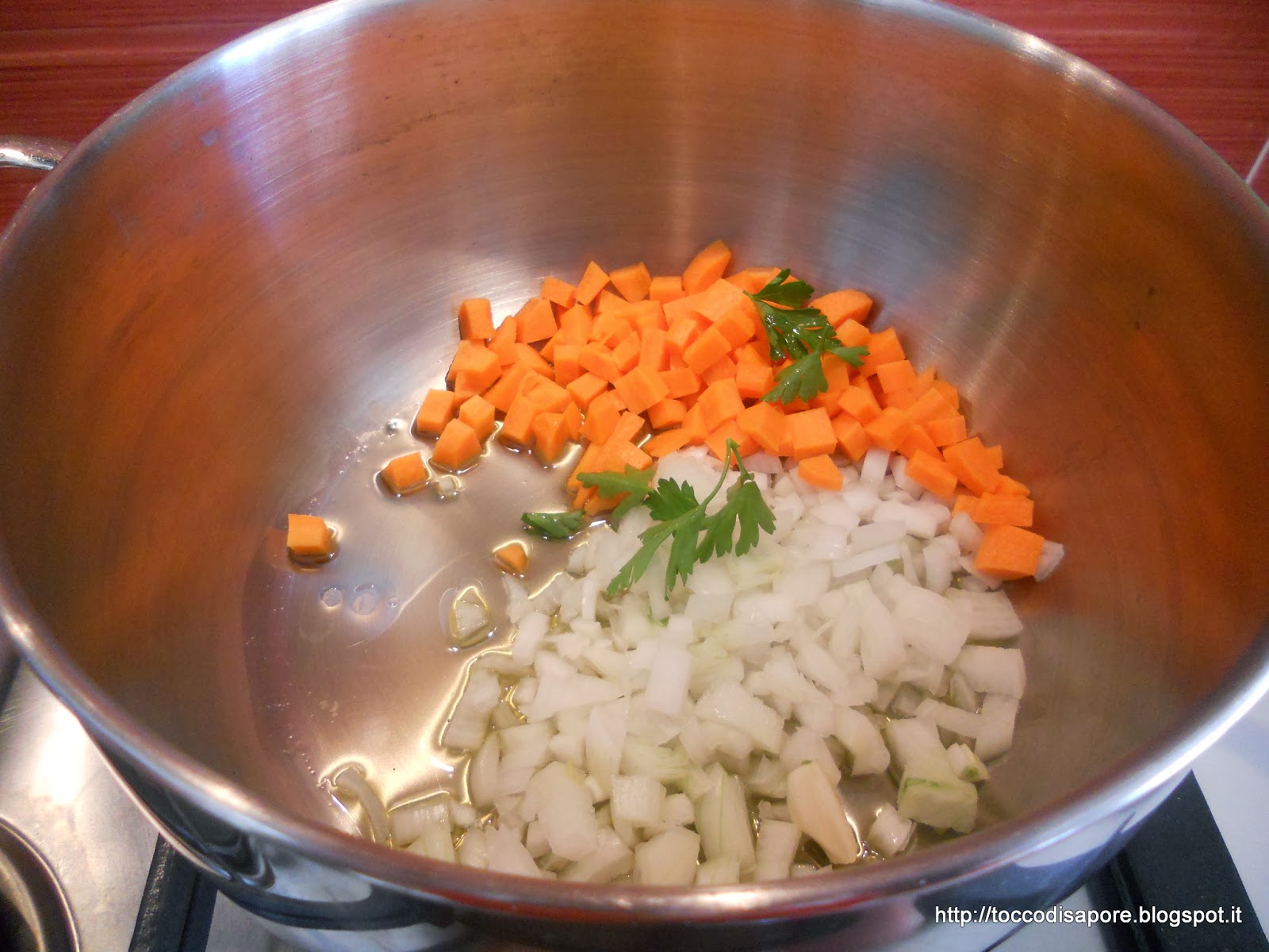 Soffritto di carote e cipolle