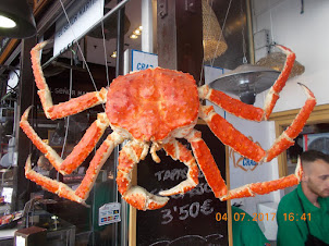 The  largest crab in Mercado De San Miguel.in Madrid.