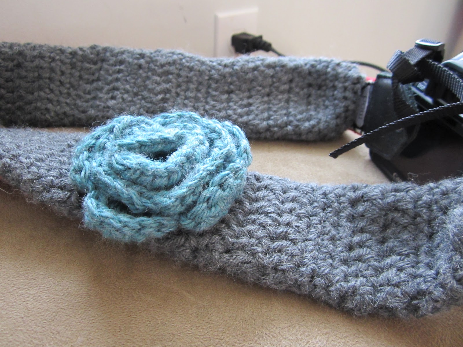 {hands full of happiness} Crocheted Camera Strap Sleeve Pattern