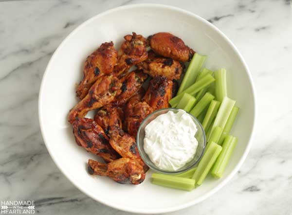 Slow Cooker Hot Wings & Blue Cheese Dipping Sauce