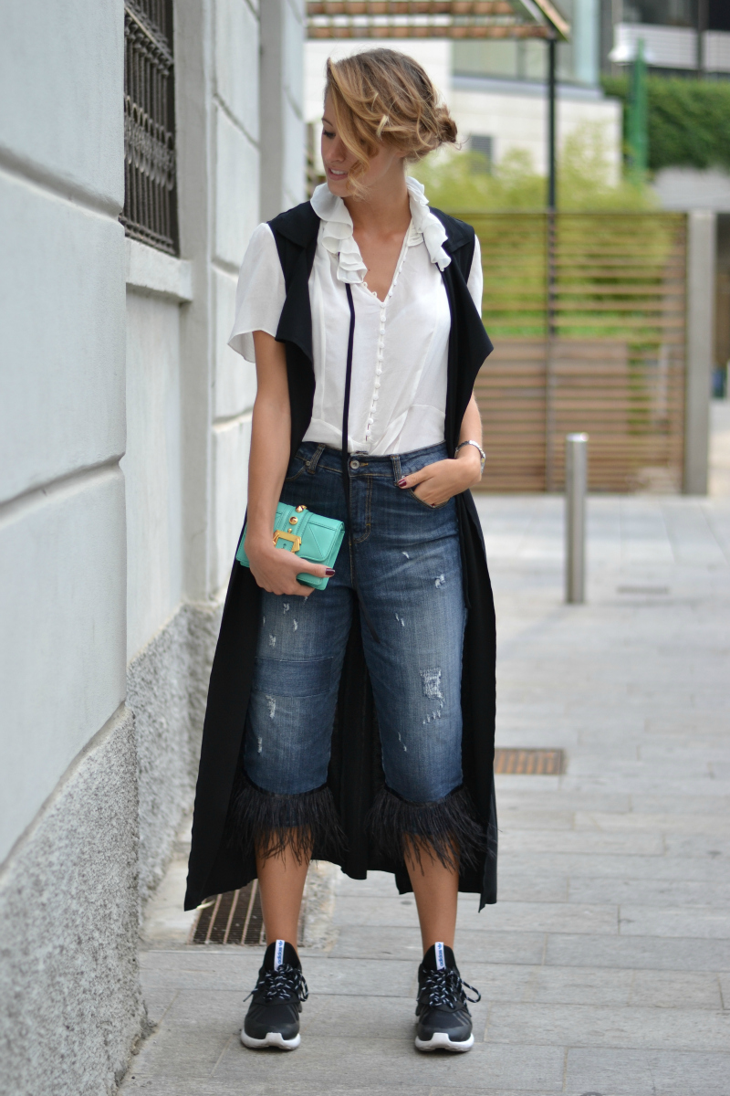 MFW day 3 Un jeans con le piume per il terzo outfit indossato a