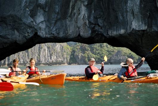 Halong Bay - Kayaking