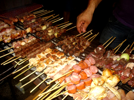 skewer (【Noun】a long piece of wood or metal used for holding pieces of food  while they are cooking ) Meaning, Usage, and Readings