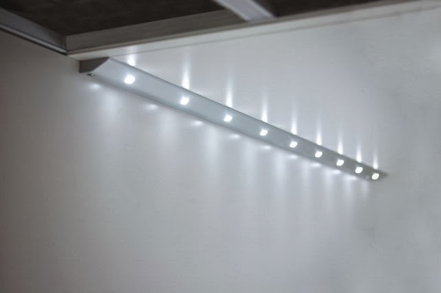 Regleta LED para iluminacion bajo armariada en la cocina ~ Reformas Guaita