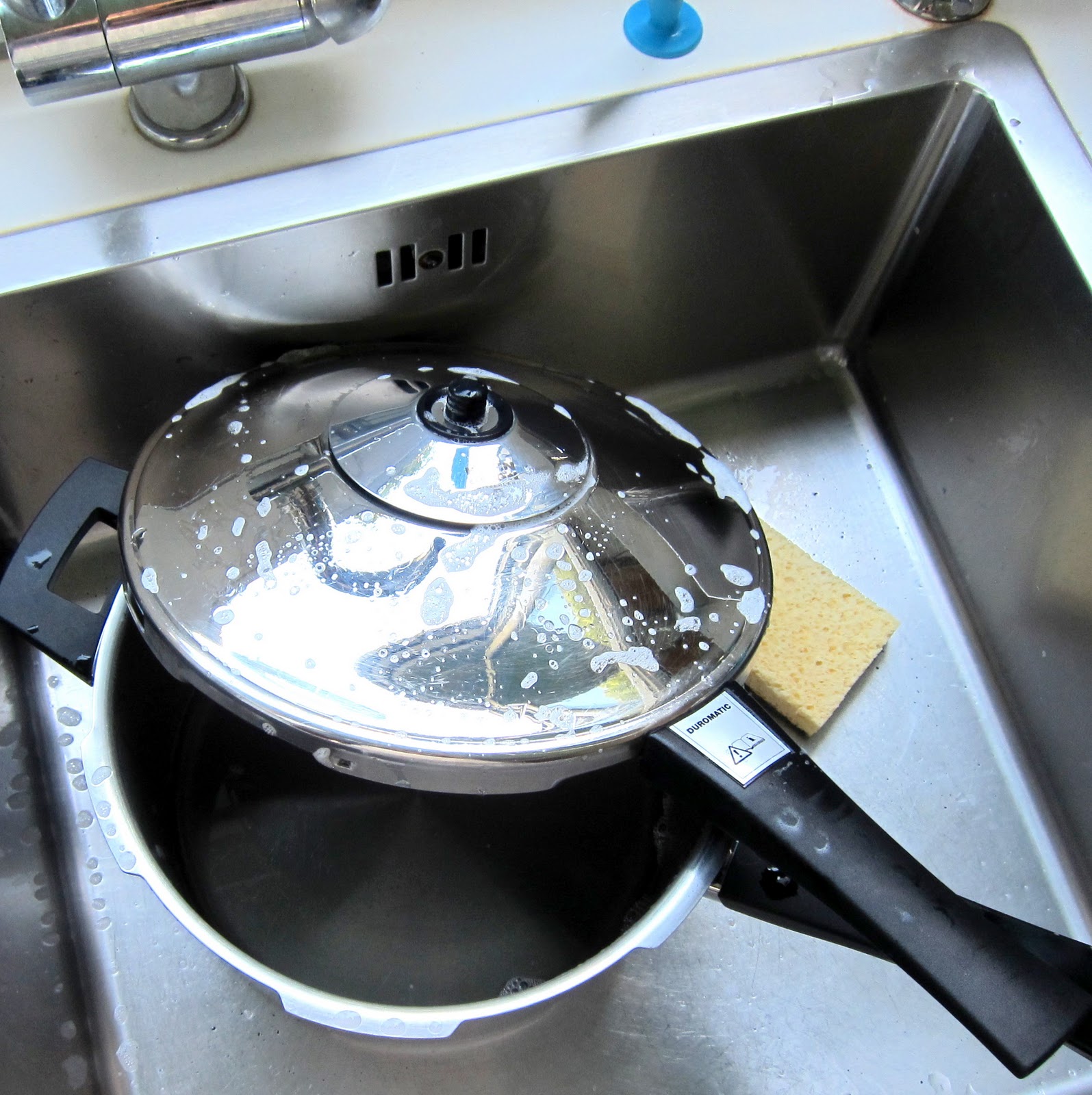 Kuhn Rikon 2.5 qt. Duromatic Frying Pan Pressure Cooker