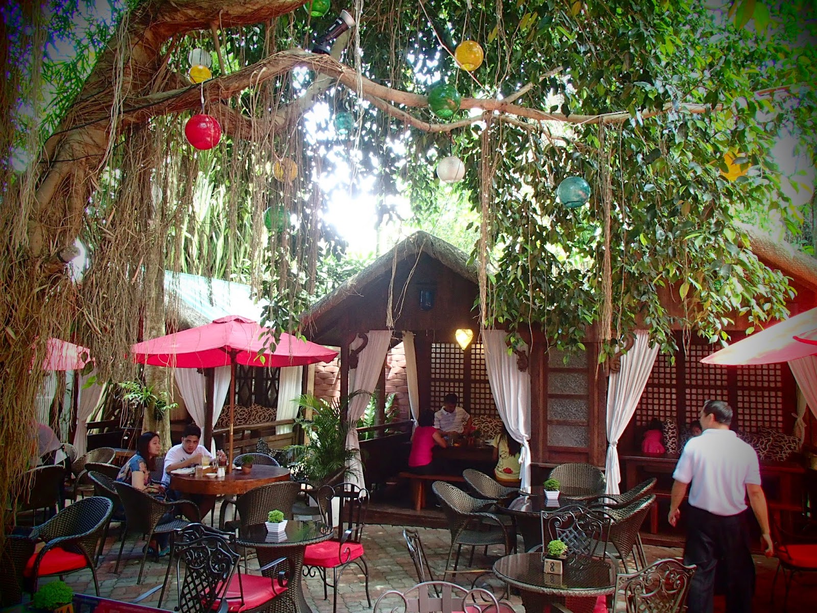 Bag of Beans Coffee Shop, Restaurant & Bakery One Of The Best Breakfast Stops in Tagaytay City.