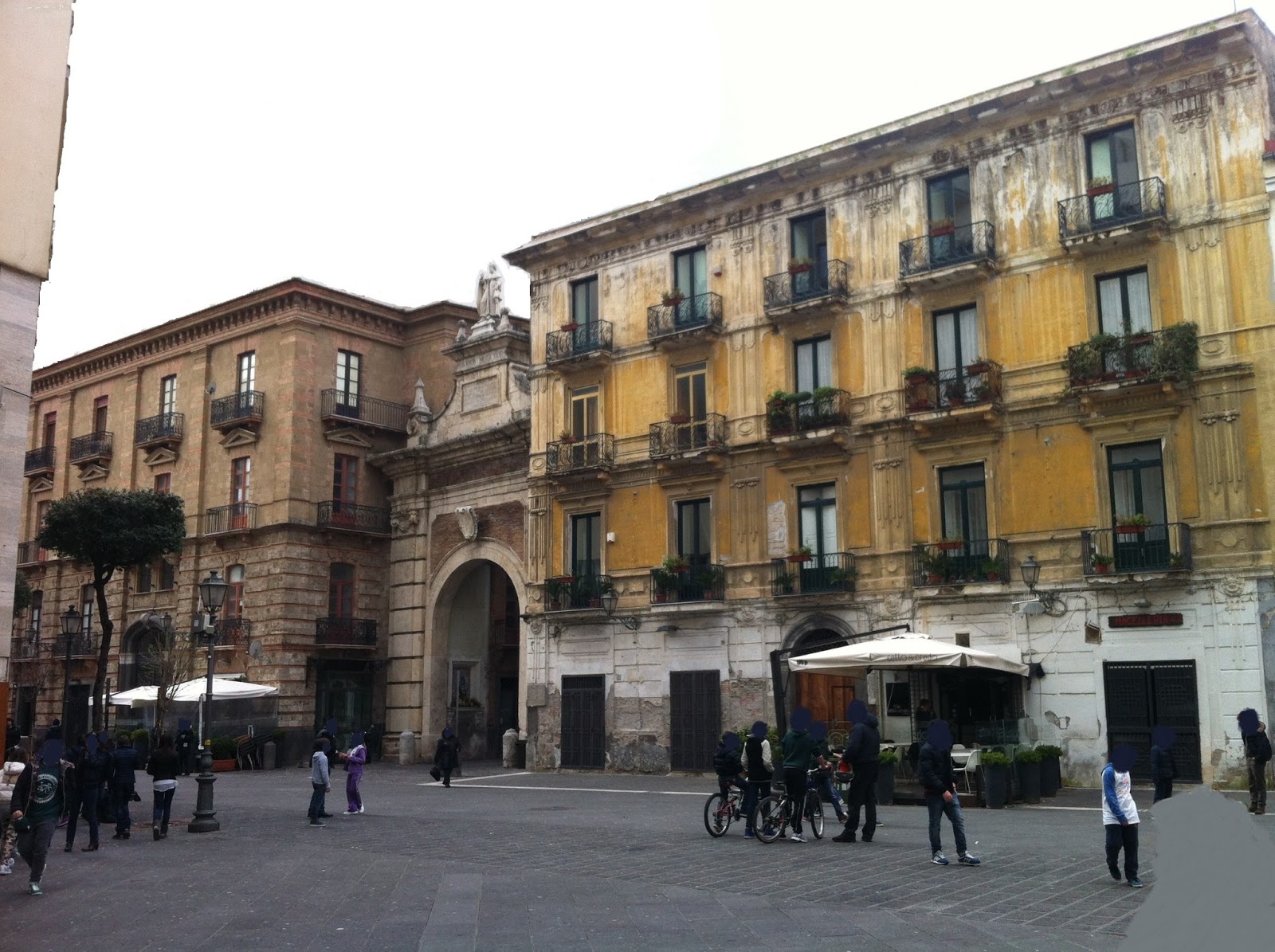 Te piace 'o presepio? Presepe di piazza Flavio Gioia a Salerno