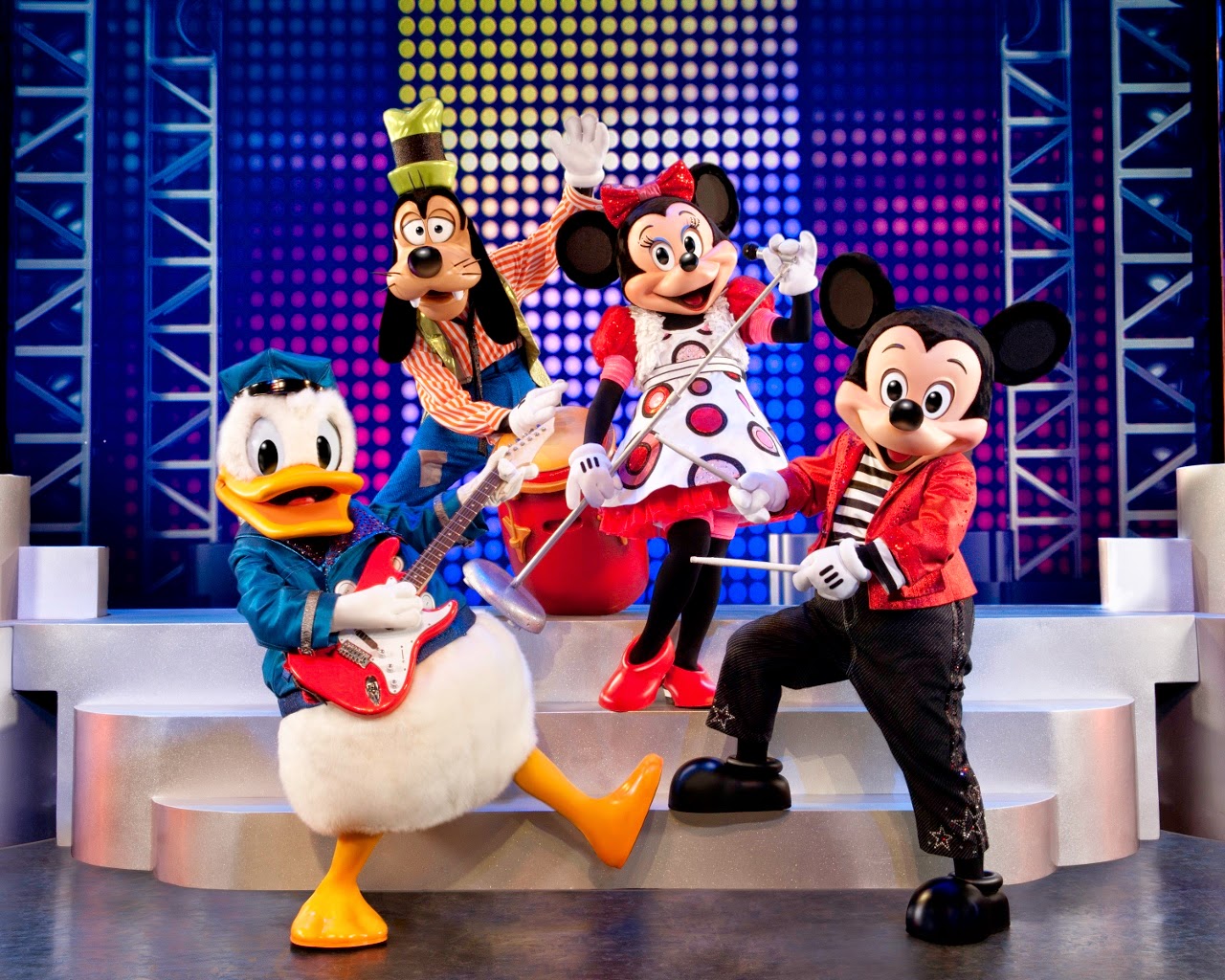 Mickey - Es escapada mágica # 3 Hip, Fab, Diversión •. Mickey - Es escapada mágica # 3 Hip, Fab, Diversión •.