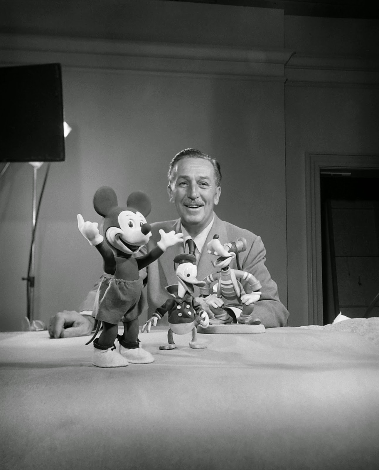Fascinating Historical Picture of Walt Disney in 1953 