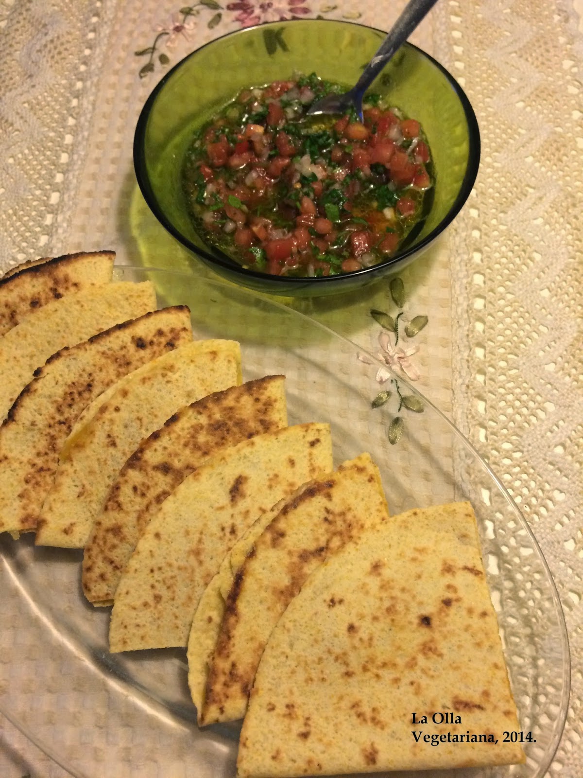 La Olla Vegetariana Quesadillas con "pico de gallo".