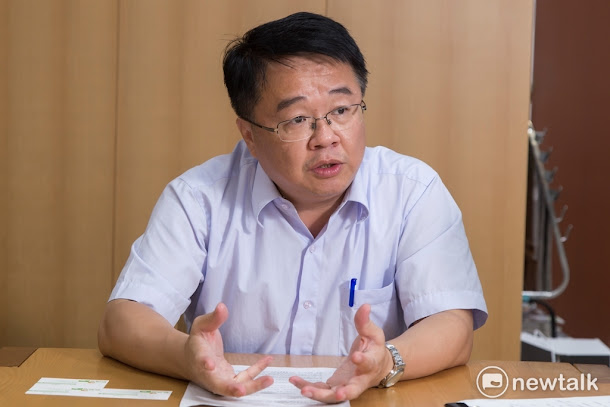 吳秉叡接受新頭殼專訪時說,現在台灣的政治人物相當不被信任,所以,就是盡我們的能力去做、去表現。對於綠營其他盟友,也有可能投入競爭新北市長民進黨參選人,吳秉叡說,如果只有放風聲,事實上並沒有在地方走動的話,選民之間的距離沒辦法拉近,如果要的話要快、要多加油。(資料照片) 吳秉叡接受新頭殼專訪時說,現在台灣的政治人物相當不被信任,所以,就是盡我們的能力去做、去表現。對於綠營其他盟友,也有可能投入競爭新北市長民進黨參選人,吳秉叡說,如果只有放風聲,事實上並沒有在地方走動的話,選民之間的距離沒辦法拉近,如果要的話要快、要多加油。(資料照片)