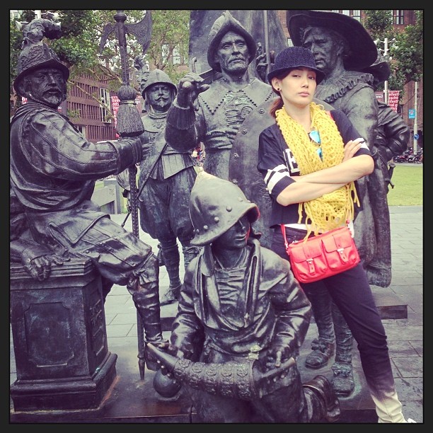 Mencuit! Koleksi Gambar Instagram Erra Fazira Membuat Gaya