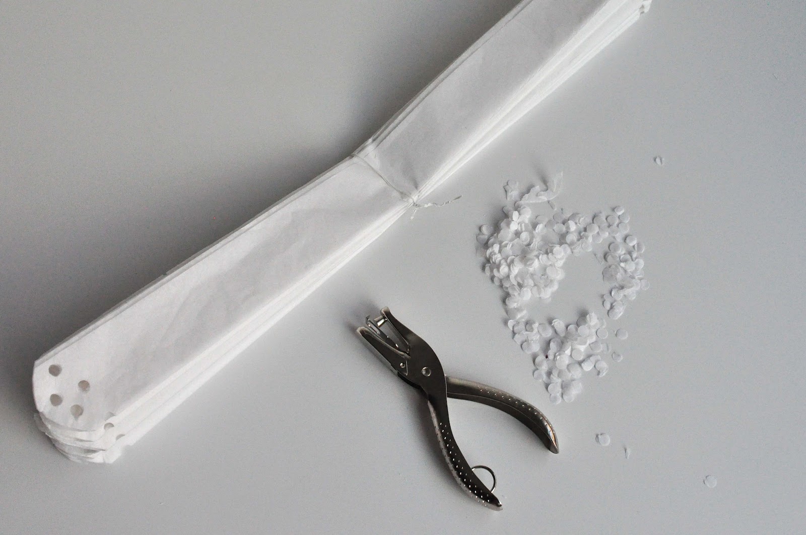 Aesthetic Nest Craft Eyelet Tissue Pom Poms (Tutorial)