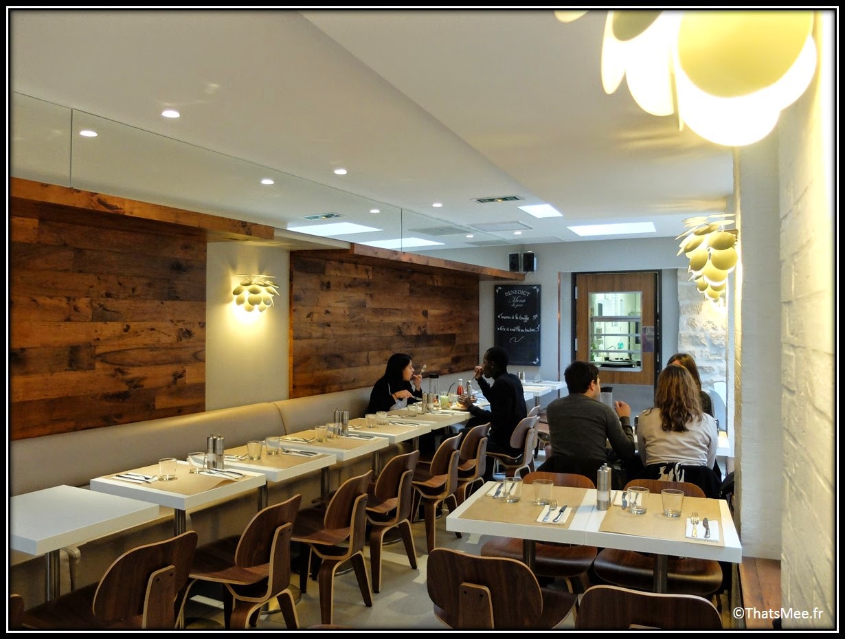 salle et bar restaurant Benedict Paris brunch, déco resto Benedict chaises design bois