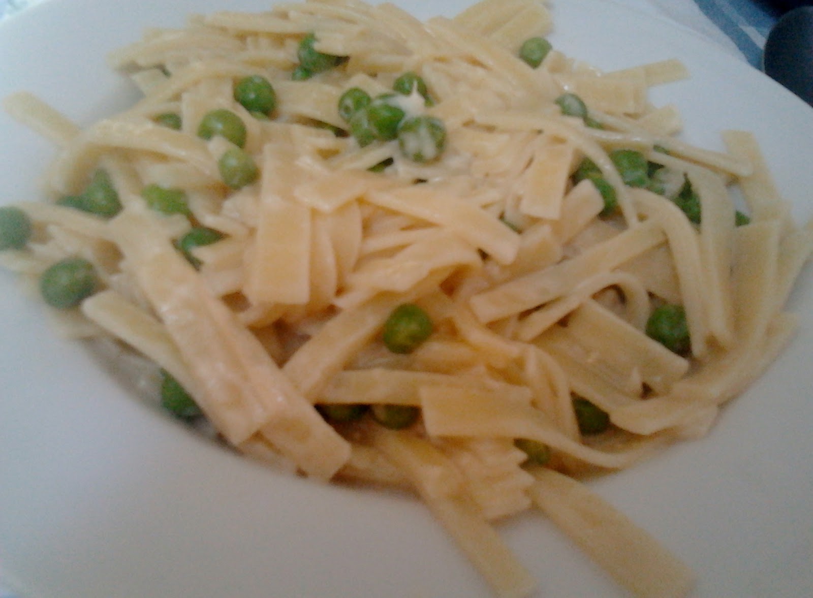 Pasta con philadelphia al salmone e piselli Amore al Primo Assaggio