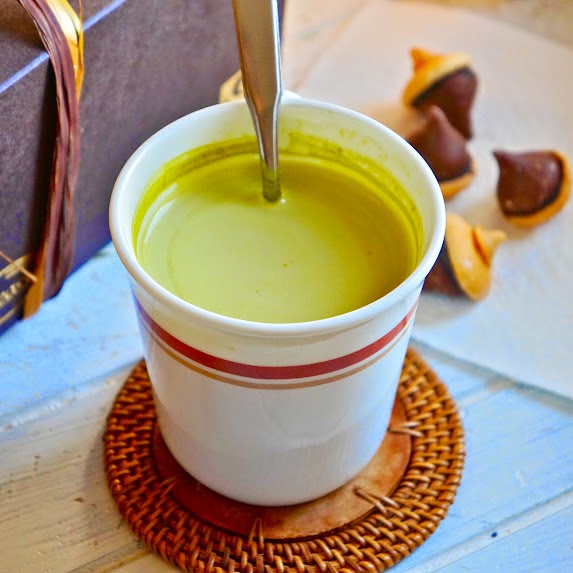 Green tea coconut cream latte