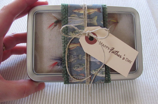 holding+tin | Father's Day Gift Idea: Fly Fishing Box {#FathersDay} | 28 |