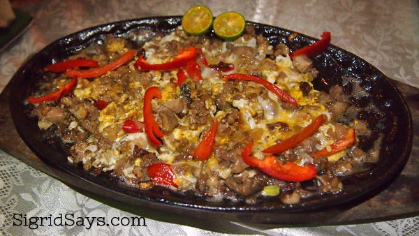 Sizzling pork sisig