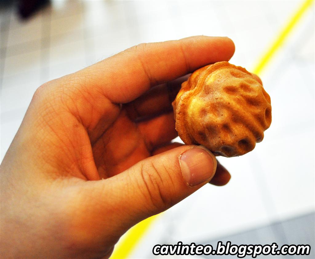 Entree Kibbles Korean Walnut (호두) Cake Carrefour (Suntec City