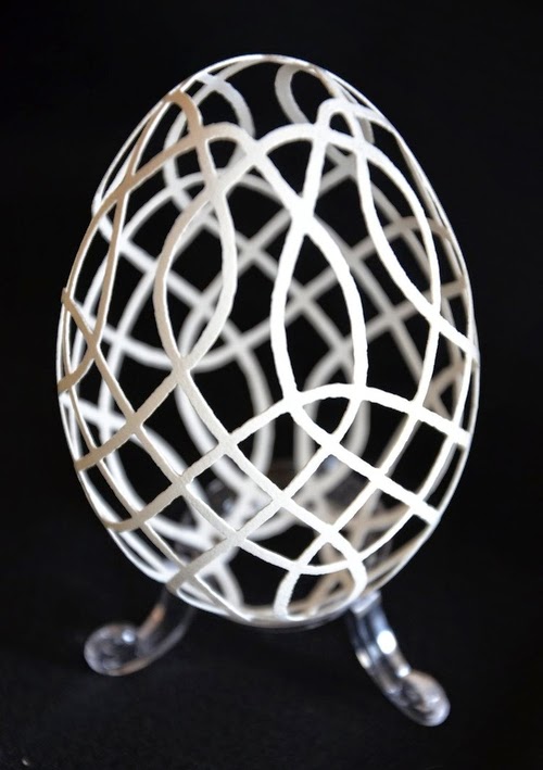 01-Piotr-Bockenheim-Carved-Goose-Eggs-Sculptures-www-designstack-co