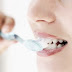 Mais de 60% das escovas de dentes são contaminadas no banheiro, revela estudo