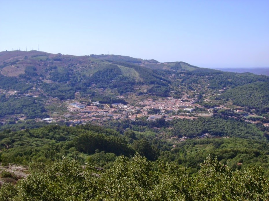 A VILA DE MONCHIQUE AVISTADA DA PICOTA