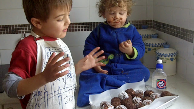 Chocolate balls  كرات الشوكولاتة   