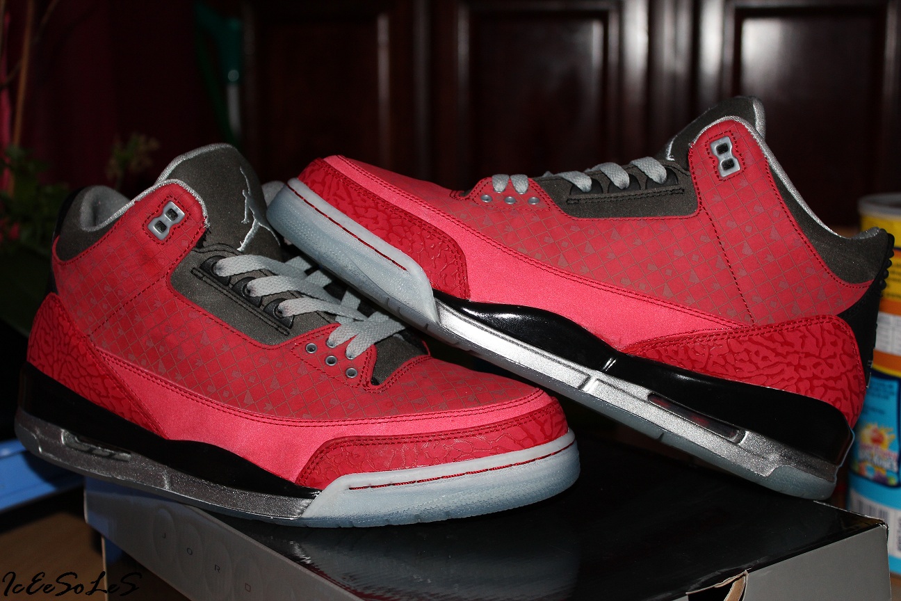 footaction jordan aj 1 mid