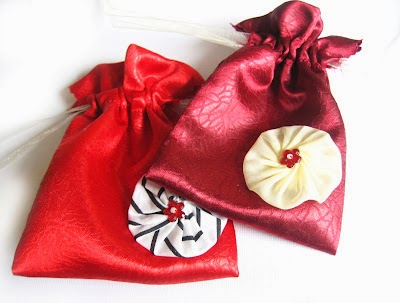 http://acupofsparkle.blogspot.com/2012/03/new-handmade-jewelry-packaging-tutorial.html