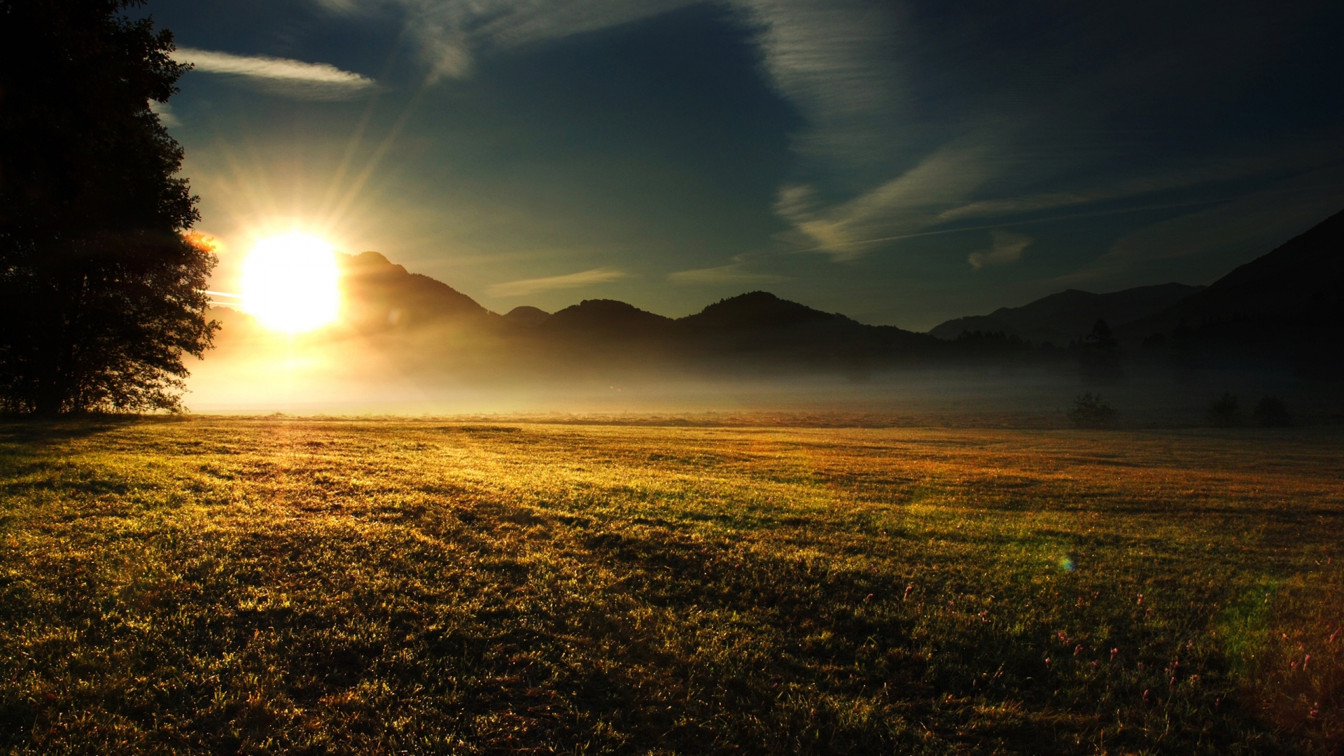 http://3.bp.blogspot.com/-RLquJaDx3VY/UFoZLOAD0nI/AAAAAAAAKMU/z1IYT0SNE74/s0/lighting-sunset-1920x1080-wallpaper.jpg