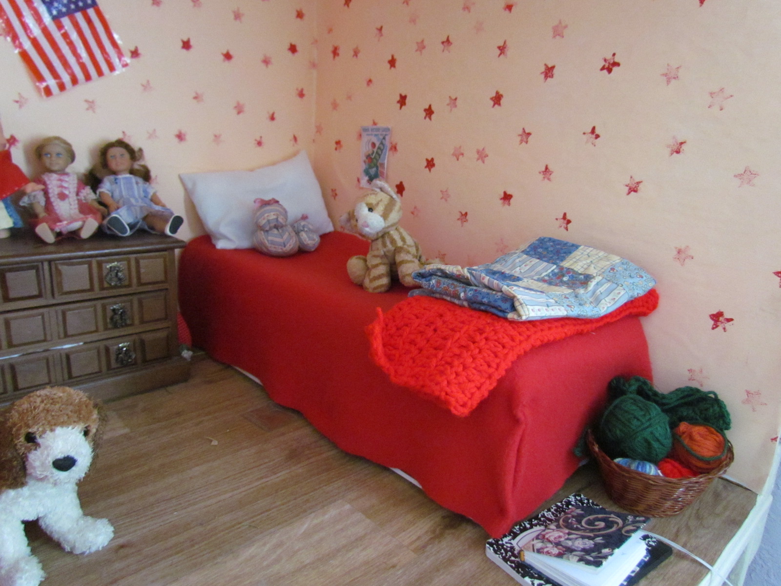 Vinyl ★ Girls Tour of Molly and Emily's Historical Bedroom!