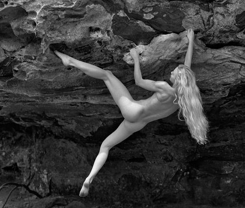 Dean Fidelman stone nudes mulheres escalando pelada nua natureza calendário sensual NSFW